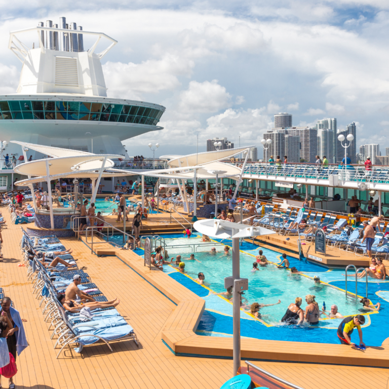 What’s Included In Royal Caribbean Cruise Fare? (& What’s EXTRA)