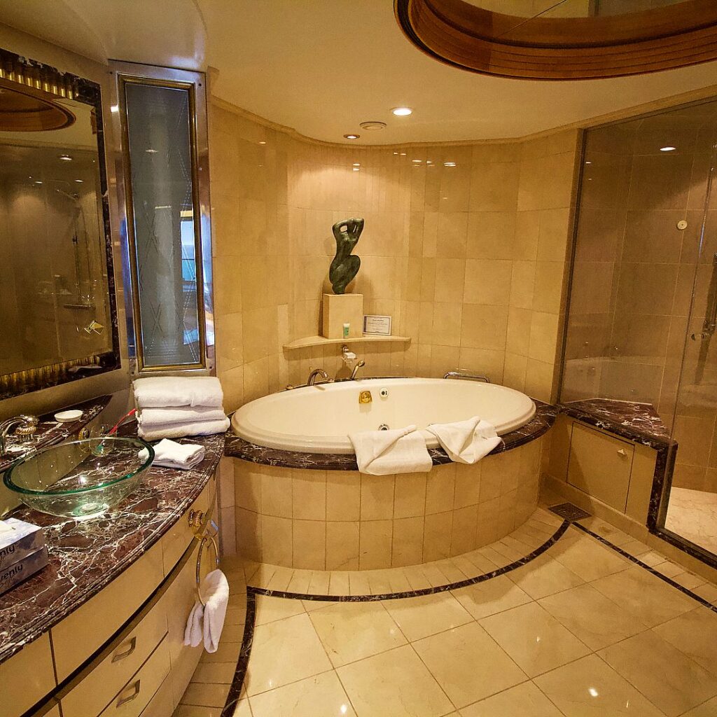 Large tub in Royal Suite on Adventure of the Seas