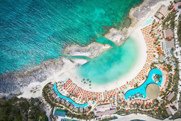 New Royal Beach Club Opens in Nassau With World’s Largest Swim-Up Bar